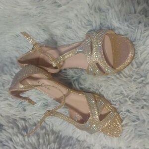 Girls size 3 (Link) heels rhinestone champagne color.